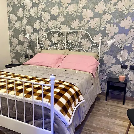 Staziona E Dormi Bed & Breakfast *
